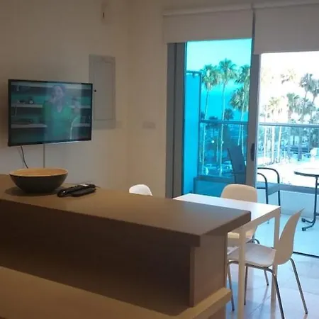 Horizon Luxury At Finikoudes Beach 303 Apartment *