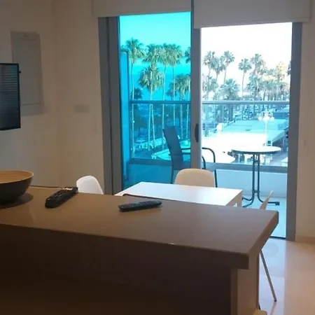 Horizon Luxury At Finikoudes Beach 303 Appartement *