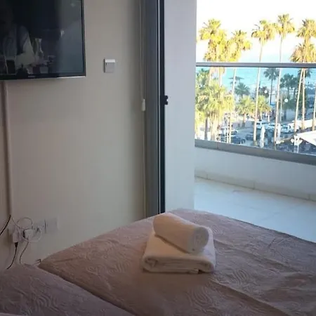Horizon Luxury At Finikoudes Beach 303 *